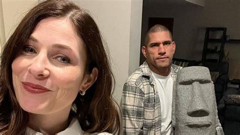 Alex Pereira Girlfriend Ufc Champion Unfollows Girlfriend On Instagram