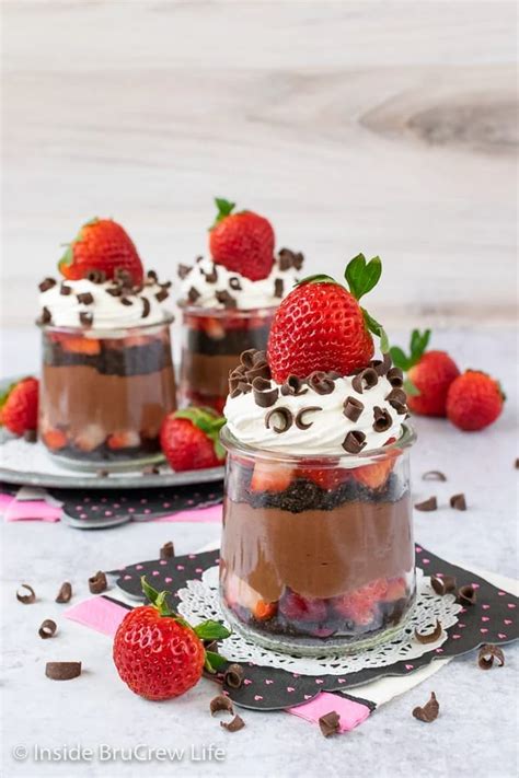 No Bake Strawberry Chocolate Cheesecake Parfaits These No Bake