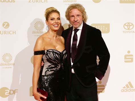 Toller Look Karina Mroß strahlt an der Seite von Thomas Gottschalk