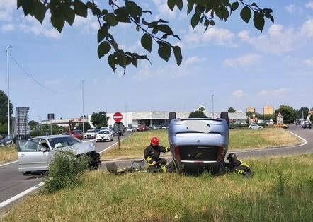 Brutto Incidente Sulla Statale Del Sempione A Rho Coinvolte Due Auto