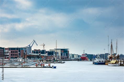 Winter Im Stadthafen In Rostock Stock Foto Adobe Stock