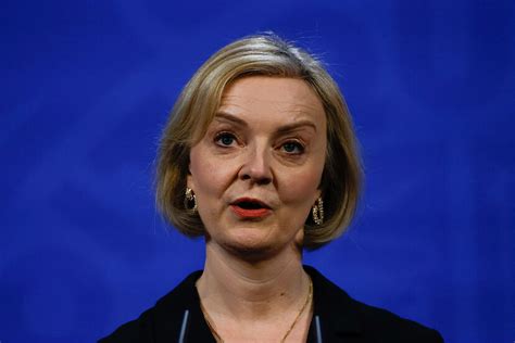 Liz Truss asediada por el fuego amigo de los conservadores Política