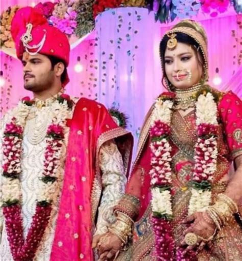 Photos Arvind Akela Kallu Ties The Knot With Shivani On January