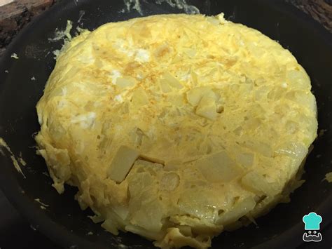 Tortilla de patatas con cebolla al microondas Fácil