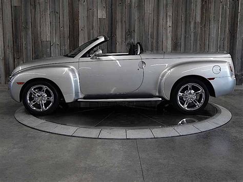 Chevrolet Ssr Is A Six Speed Manual Special Sports Rare Paint