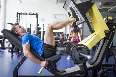 Entrenamiento En Prensa En El Gimnasio Para Las Piernas Y Gl Teos Esto