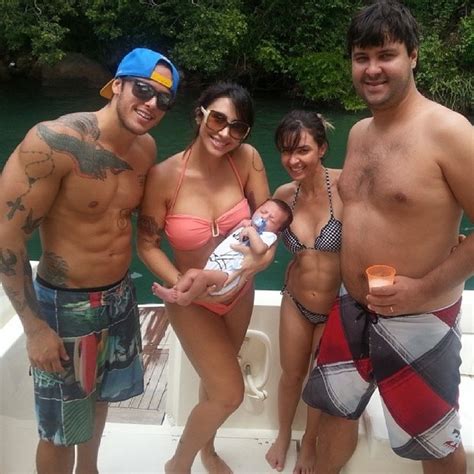 EGO Jaque Khury Leva O Filho Gael Para Passear De Barco Em Pleno