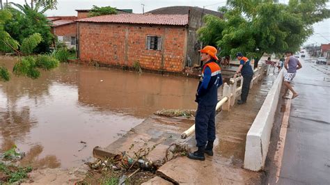 Ap S Forte Chuva Prefeitura Pede Para Que Pessoas N O Joguem Lixo Nas