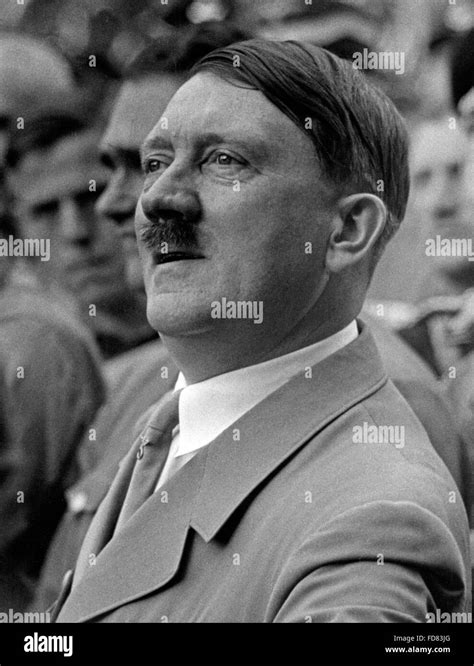 Adolf hitler portrait Fotos und Bildmaterial in hoher Auflösung Alamy