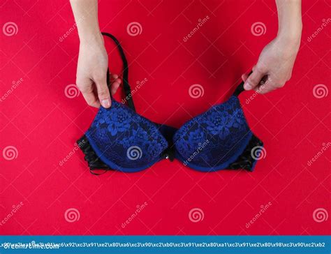 Hand Holding Bra Stock Foto Image Of Geïsoleerd Naughty 163209196