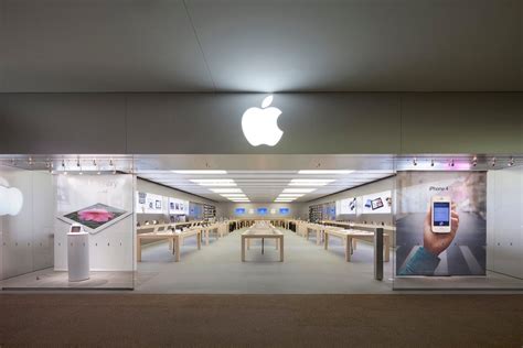 Apple Stores: How Apple started its retail chain in 2001 | Macworld 