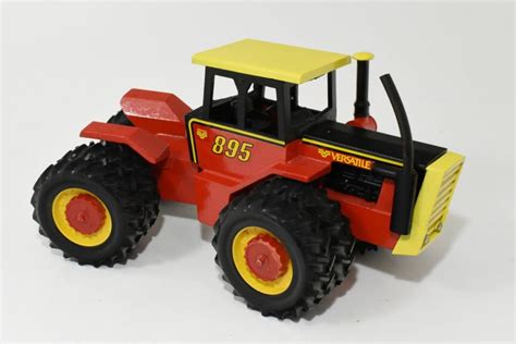 1 16 Versatile 895 4wd Tractor With Duals Dalton S Farm Toys