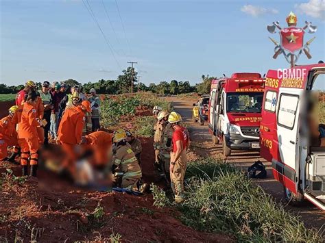 Carro capota cai em vala e deixa cinco crianças feridas em Planaltina