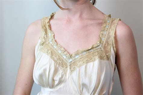 1940s BIAS CUT Lingerie Nightgown Small New Spring Gem