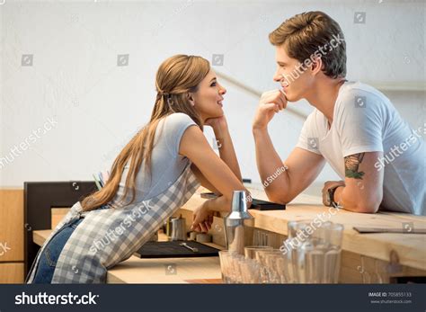 500 Waitress Flirt Bilder Stockfotos Und Vektorgrafiken Shutterstock