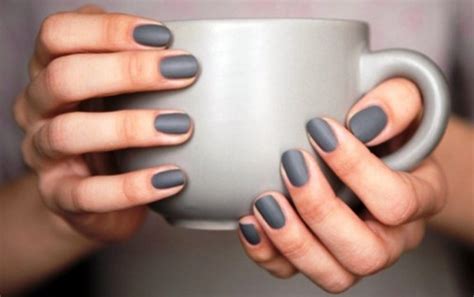 To γκρι είναι το νέο nude στα νύχια Thats Life Life as it is