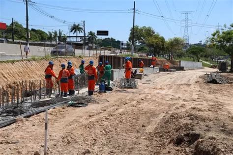 Avenida das Torres é interditada para construção de viaduto em Manaus