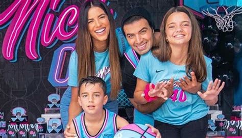 Espolvorear Salir El Viento Es Fuerte Gaby Espino Y Sus Hijos Fotos