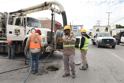 Realizan Trabajos De Desazolve En La Red De Drenaje Del Suroriente De