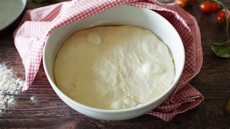 Pizza Fatta In Casa La Ricetta Semplice Per Preparare L Impasto Perfetto