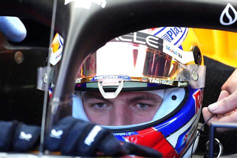 Verstappen larga na frente na Austrália sua terceira pole em três