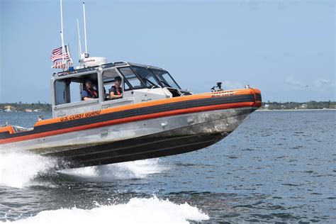 Guardia Costera De Estados Unidos Electrónica Marina Raymarine Y Flir