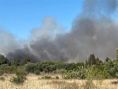 Villacidro Grande Rogo E Fumo Denso Le Foto Dalla Zona Industriale