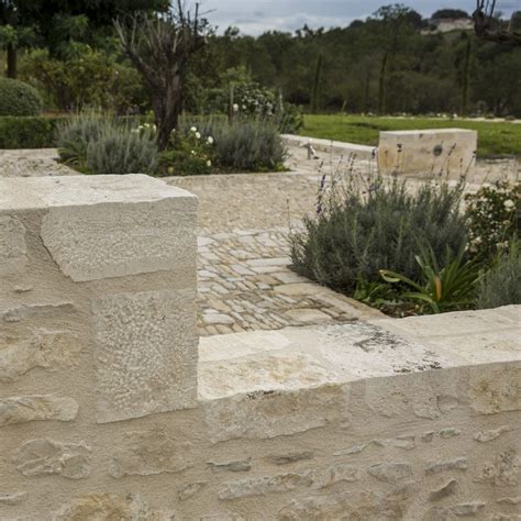 Chaperon De Mur De Type Balustrade Auberoche Bouriane Occitanie