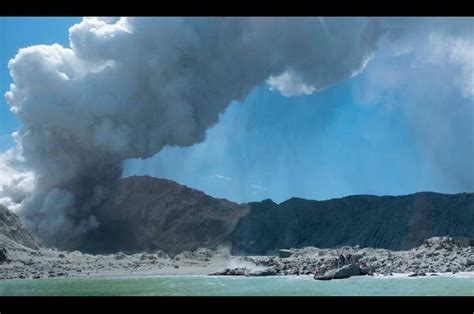 VIDEO Al menos cinco muertos por la erupción de un volcán en Nueva