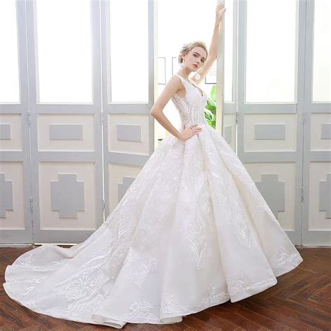 Luxury Wedding Dresses Ball Gown V Neck Sweep Train Lace Ivory Big Bri Anna Promdress