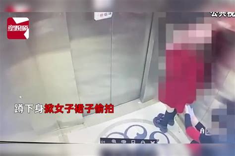 猖狂！男子电梯内掀开女子裙底偷拍，被抓后拒承认，看完监控秒怂 电梯 女子 监控