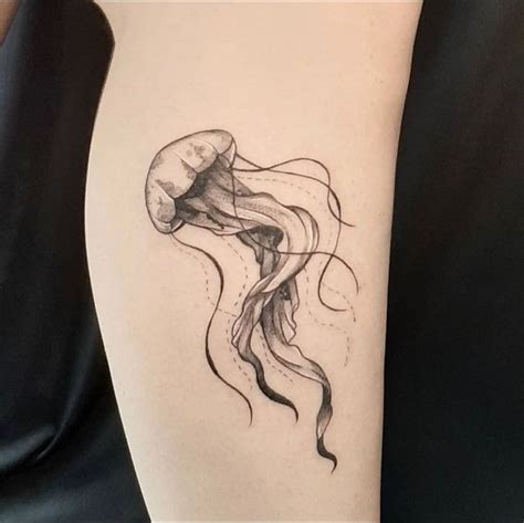 21 Tatuagens de Água Viva Inspirações e Significados para este