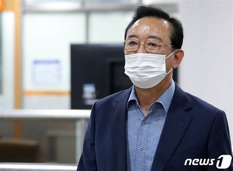 울산지검 뇌물수수 혐의 송철호 전 울산시장 불구속기소 네이트 뉴스