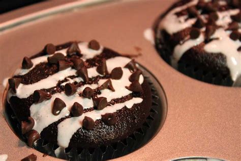 Guilt Free Ooey Gooey Chocolate Cupcakes With Marshmallow Frosting The Picky Eater