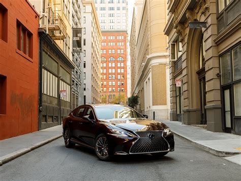 Картинки Lexus 2018 LS 500h AWD Бордовый машины Металлик 1600x1200