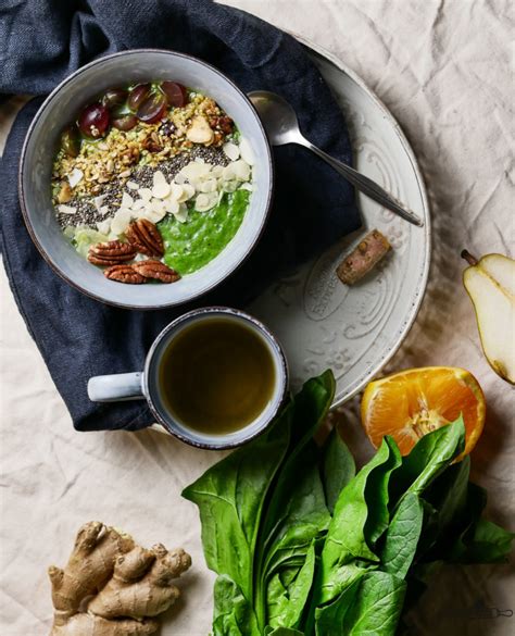 Power Frühstück Grüner Smoothie mit Chia Samen und Kurkuma