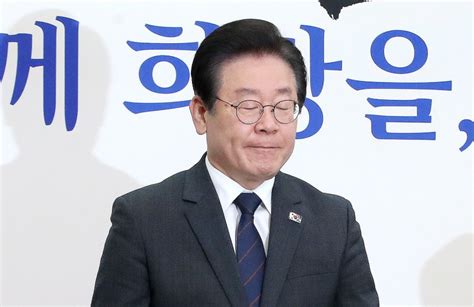 돈봉투 초대형 악재로 번질라고개 숙인 이재명 檢 수사 요청 파이낸셜뉴스