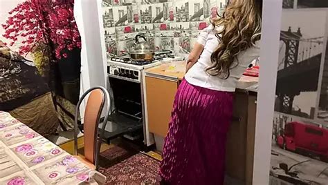 Un Culo De Milf Maduro Sobresale De La Manta Y Espera El Sexo Anal Xhamster