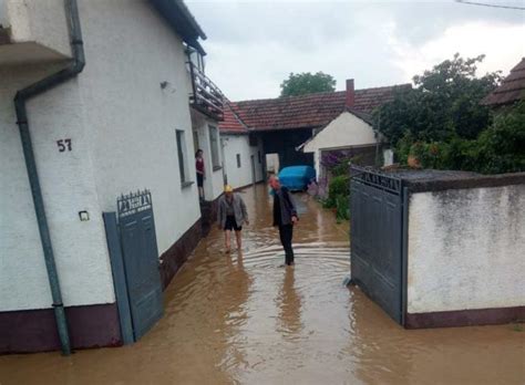 U Sat Vremena Palo Litara Ki E Preplavila Kanale Prijetila Ku Ama