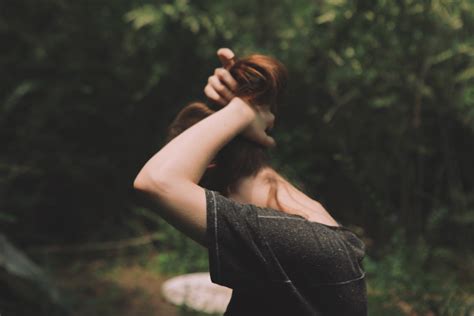 Gambar Tangan Pohon Alam Hutan Gadis Wanita Rambut Sinar