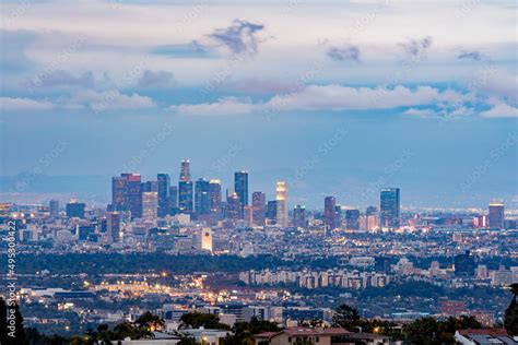 Twilight view of Los Angeles downtown skyline from Getty View Park ...