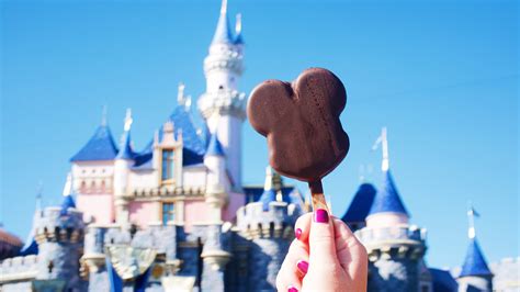 Everything You Need To Know About Making Disneyland Dining Reservations - The Family Vacation Guide