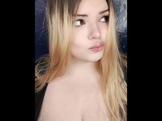 Blonde Scuote Le Sue Tette Enormi Pornhub