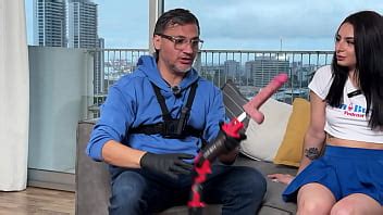 Almendra quiere pasar directamente a la acción y que la taladren con un dildo Juan Bustos