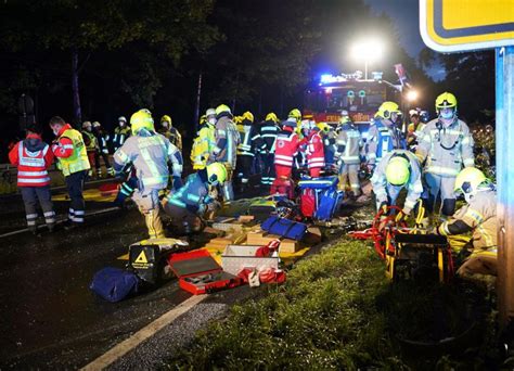 Haimhausen Schwerer Unfall Mit Vier Schwerverletzten Auf Der B