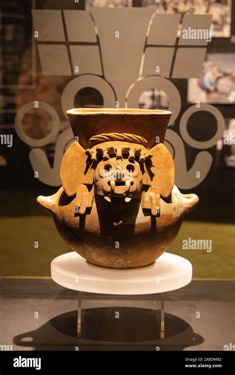 Mexican Pottery Artifacts Hi Res Stock Photography And Images Alamy