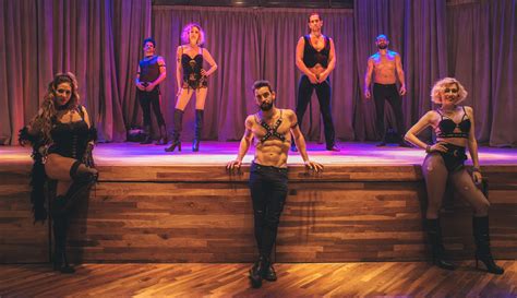 Teatros Argentinos SEX LA PRIMERA OBRA QUE VOLVIÓ AL TEATRO
