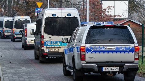 Kraśnik Strzelał w auta i mierzył do policjantów Zabarykadował się w