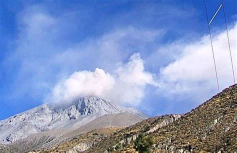 Volcán Ubinas IGP cambia nivel de alerta de naranja al amarillo