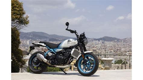 New Royal Enfield Guerrilla 450 A2 Naked Bike Unveiled